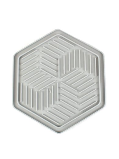 Lick mat se adhiere a cualquier superficie, usalo para distraer a tu perro con un snack.