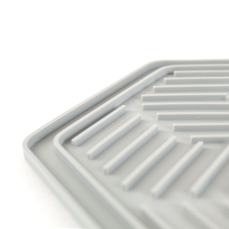 Surcos del lick mat Lick mat tiene surcos para untar el snack que más le guste a tu perro mantequilla de maní, yogurt.